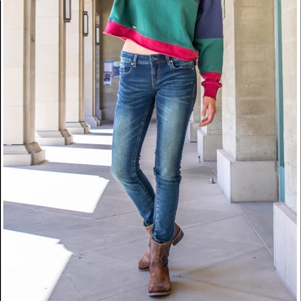 HOLLISTER  Low Rise Medium Wash Skinny Jean